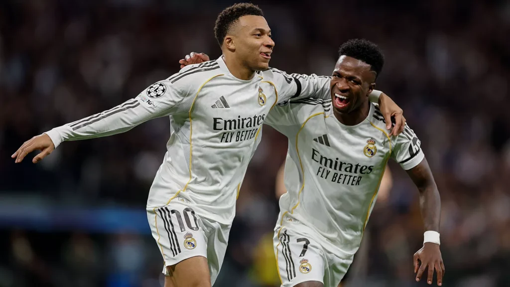 Jugadores del Real Madrid celebrando la goleada ante el Mónaco