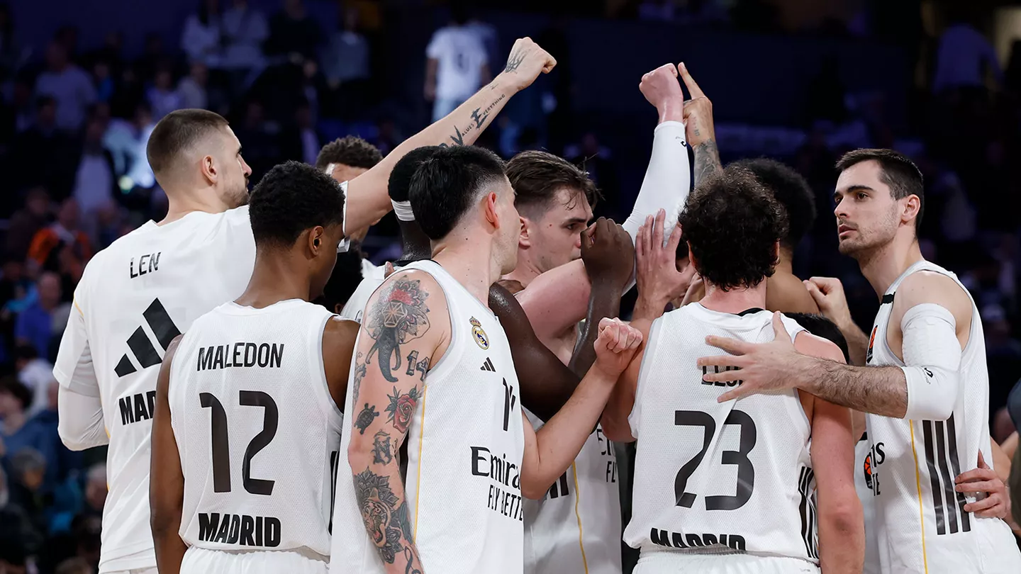 Real Madrid Baloncesto jugando ante Valencia Basket en el Movistar Arena