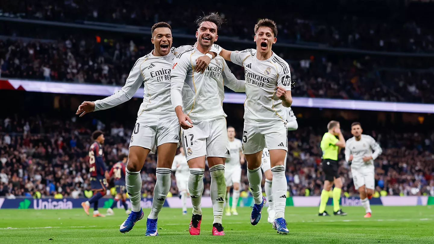 Mbappé y Asencio celebrando la victoria del Real Madrid ante el Levante