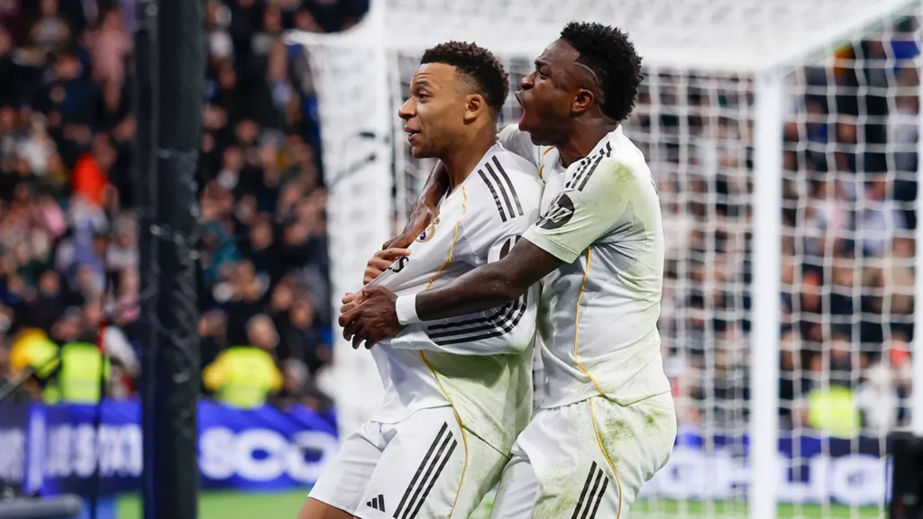 Mbappé celebra el penalti decisivo ante el Rayo Vallecano